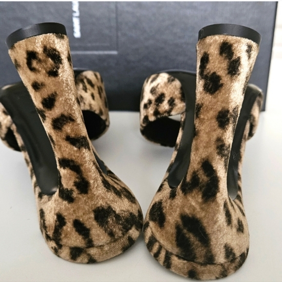 Saint Laurent Suite Heeled Mules in Leopard Velvet Velour - Picture 8 of 15